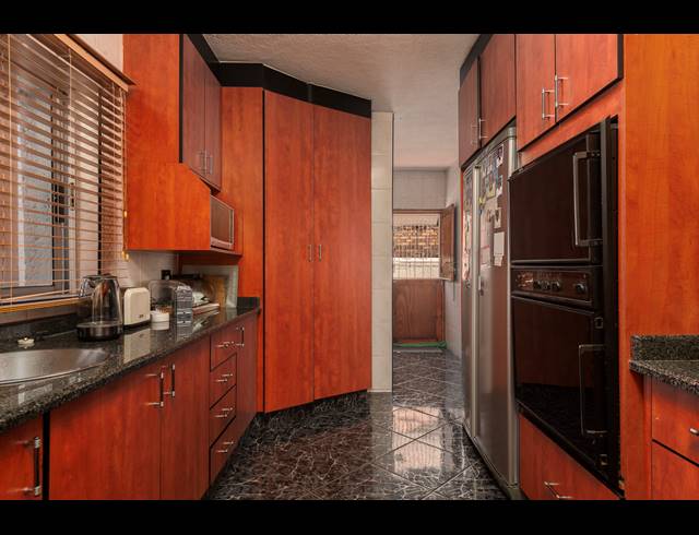 3 BEDROOM FREEHOLD FOR SALE IN SUIDEROORD
